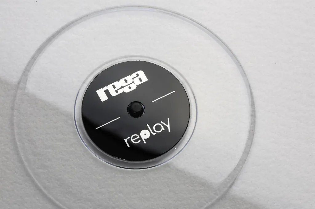Replay_lidbadge_detial_9998.webp