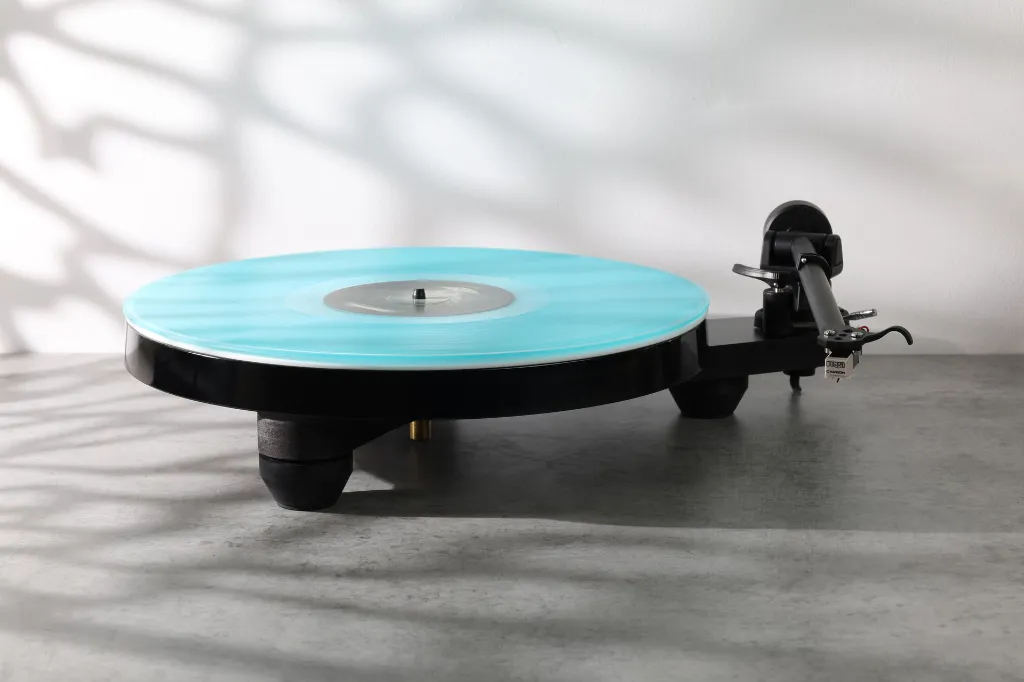 Replay_lifestyle_C_vinyl_0016.webp