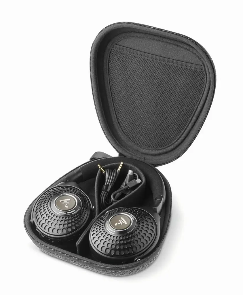 Focal Bathys Deep Black 9.webp