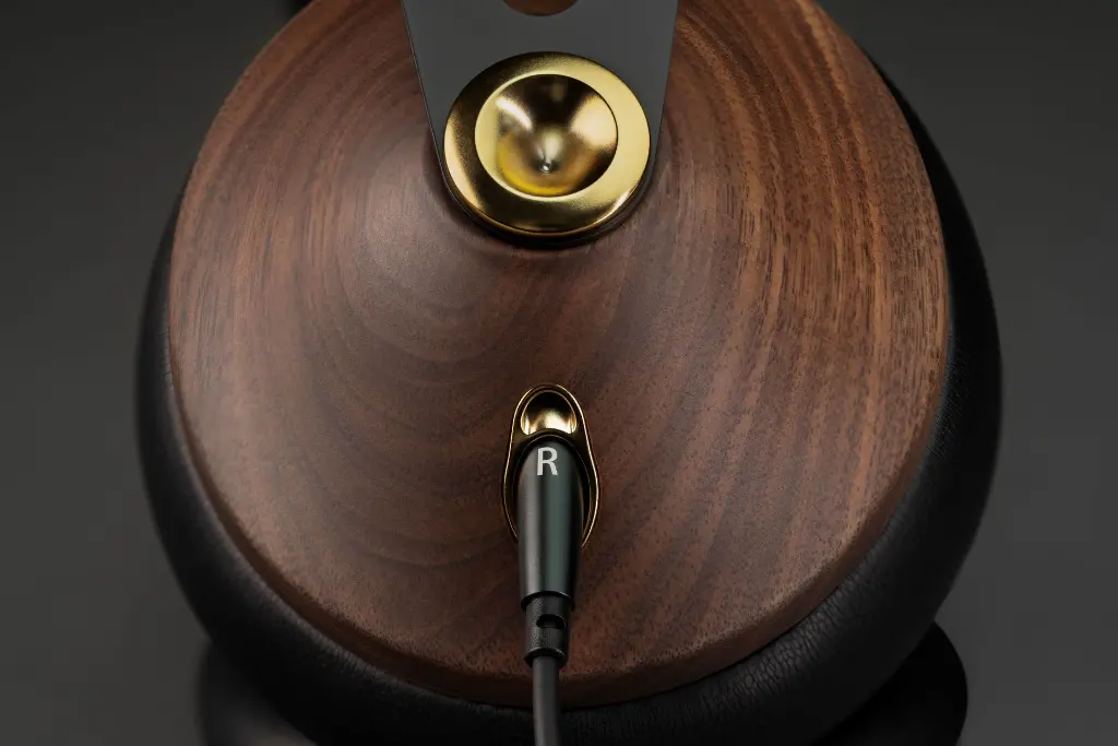 15 - 99 CLASSICS 2ND GEN - photo asset.webp