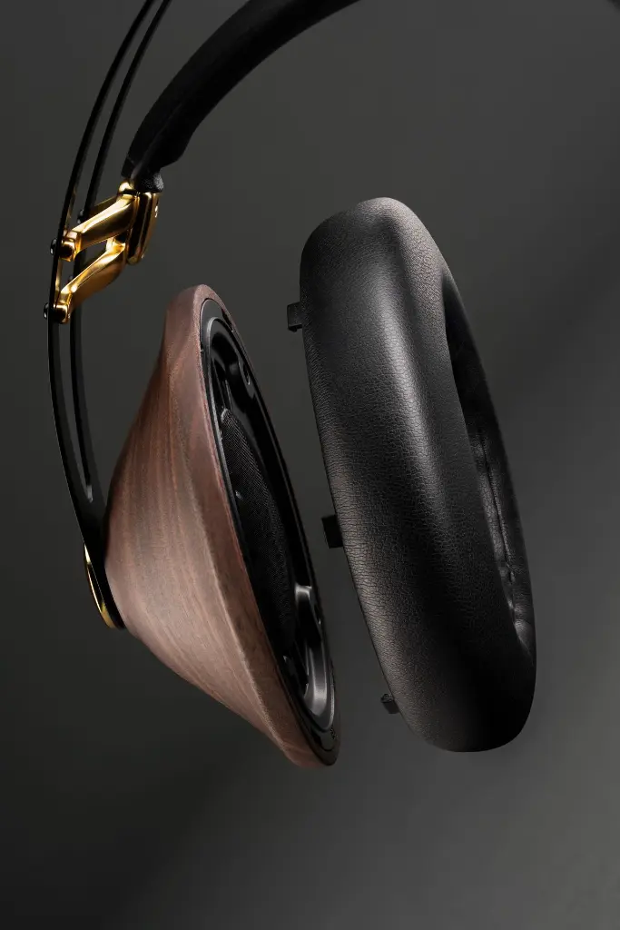 26 - 99 CLASSICS 2ND GEN - photo asset.webp