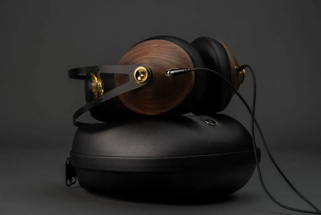 23 - 99 CLASSICS 2ND GEN - photo asset.webp